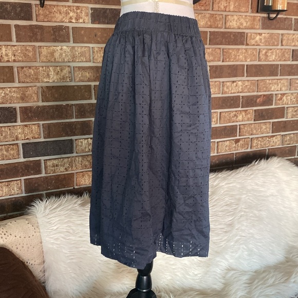 Navy blue eyelet skirt - Picture 4 of 6